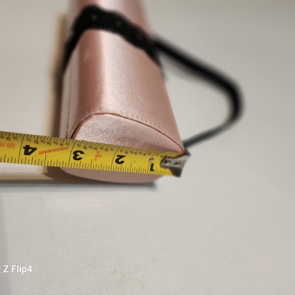 Elegant Pink Kisslock Clutch with Black Lace Trim - Picture 12 of 13